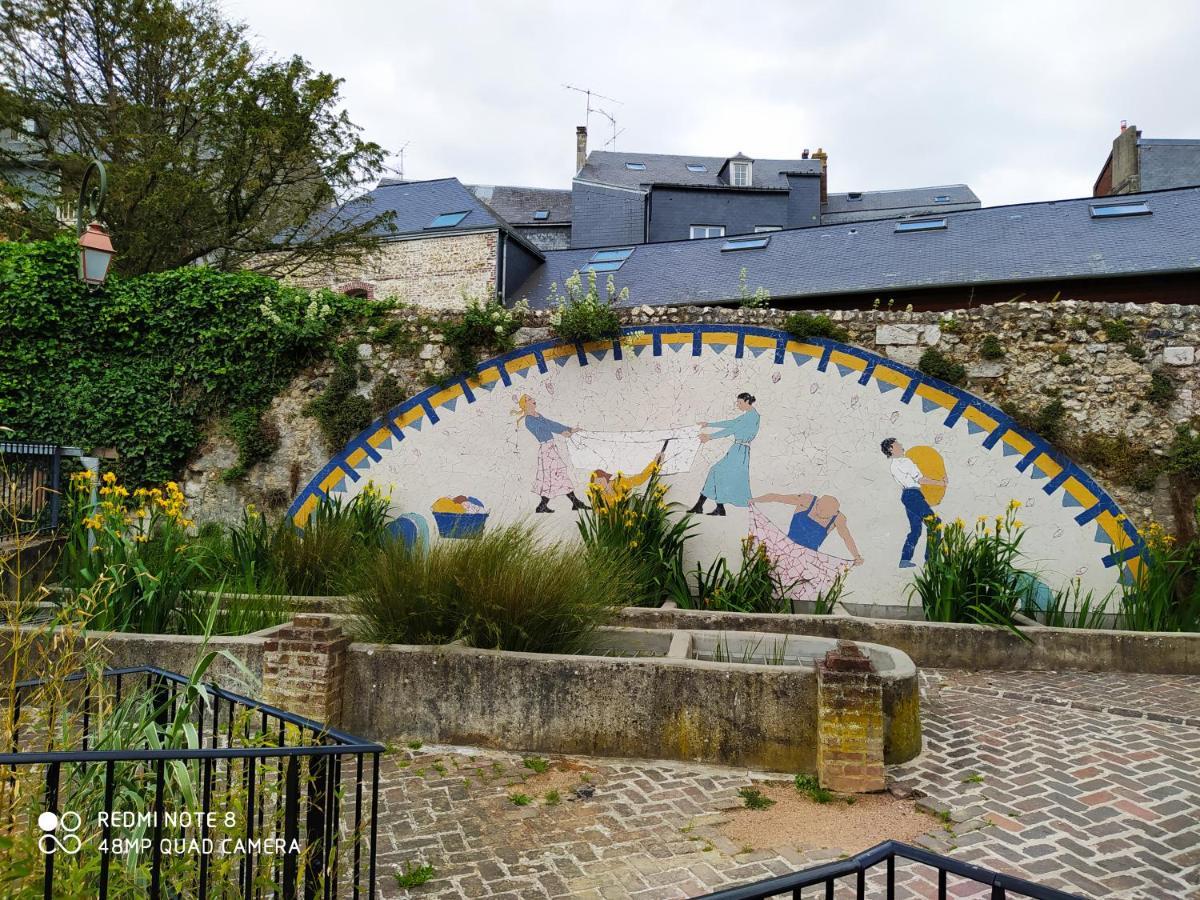 Bel appartement à Honfleur Exterior foto